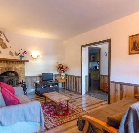 Апартаменти Caules Sleeps 4 Pool