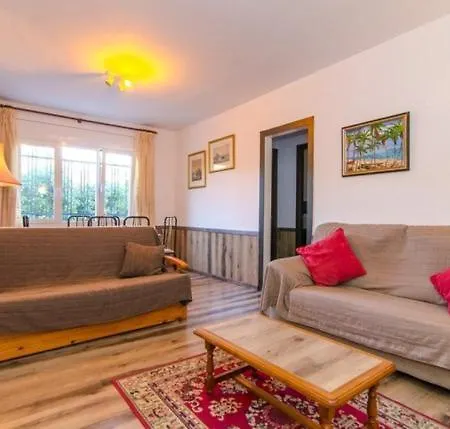 Caules Sleeps 4 Pool Апартаменти