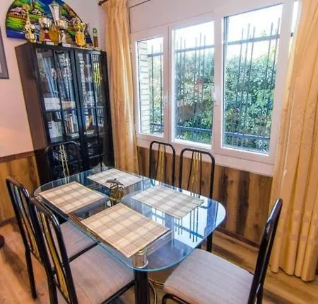 Апартаменти Caules Sleeps 4 Pool *